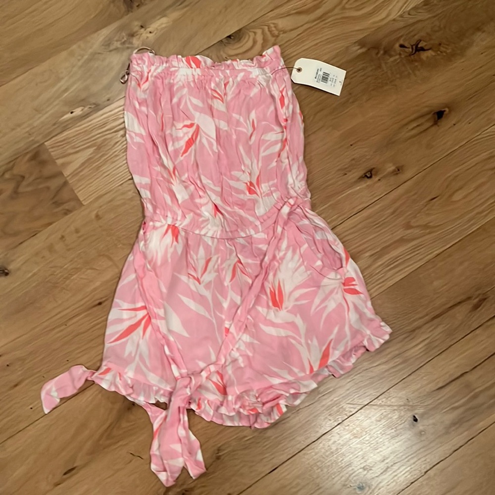 Billabong romper size medium